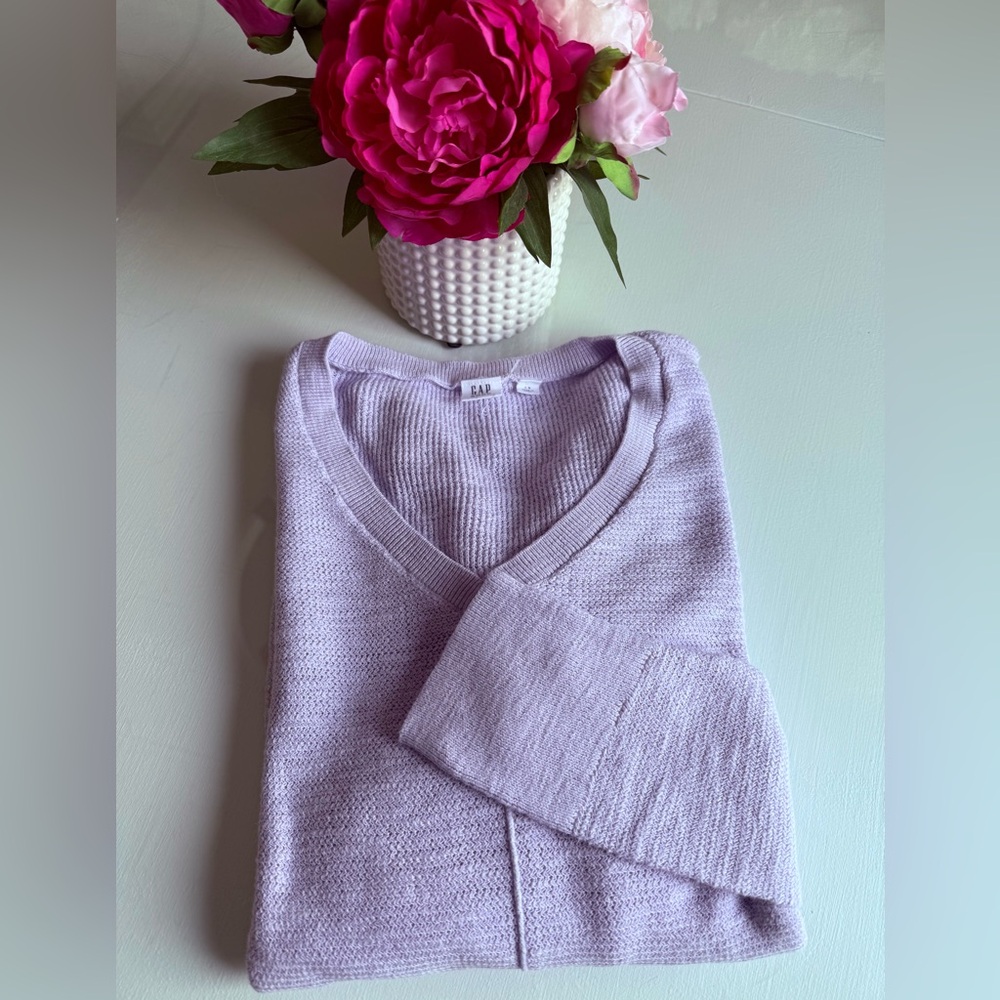 GAP Light Purple V-Neck Women's Cotton Sweater - Picture 3 of 5